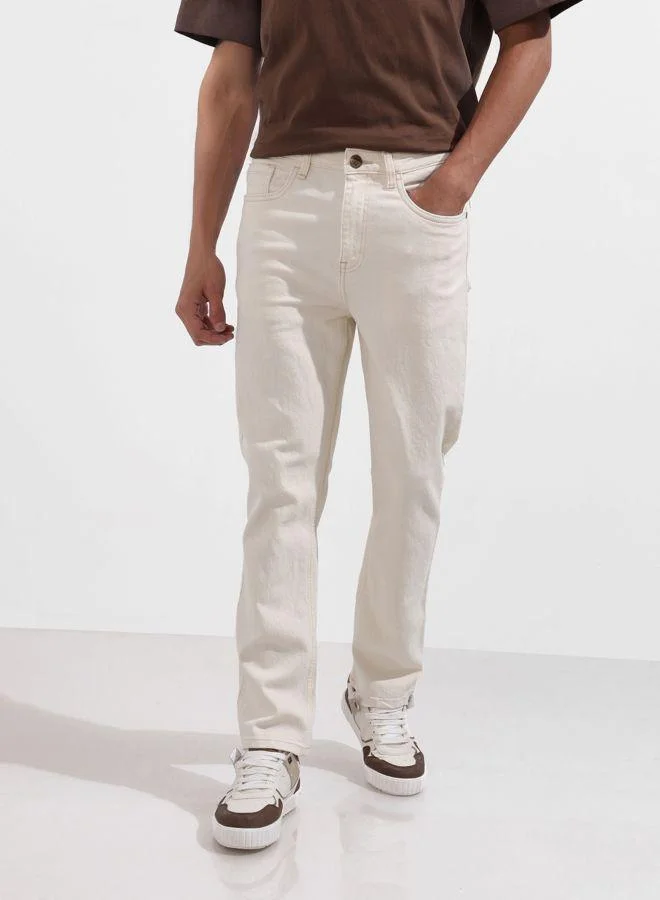 Men Slim Fit Solid Scoop Pocket Mid-Rise Jeans